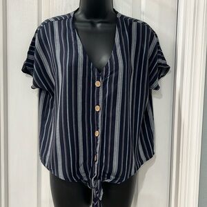 Women's Universal Threads Vertical Striped Top Size Small